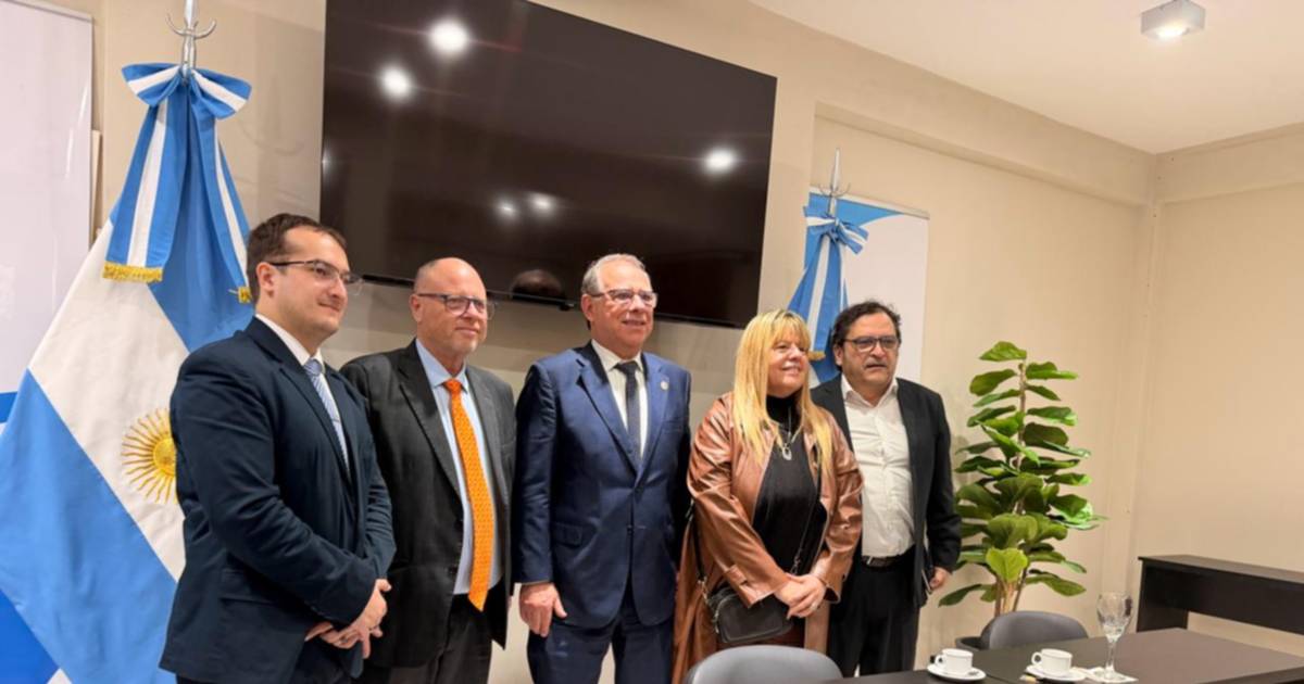 Corrientes: legisladores debatieron sobre el uso de la IA y el impacto en el derecho thumbnail