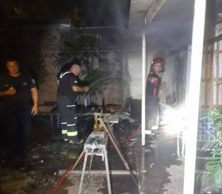 Bomberos comenzaron el 2025 con arduo trabajo: apagaron incendios y ayudaron a vecinos