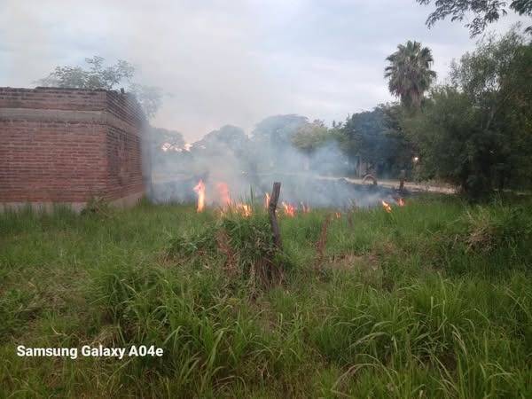 Bomberos comenzaron el 2025 con arduo trabajo: apagaron incendios y ayudaron a vecinos