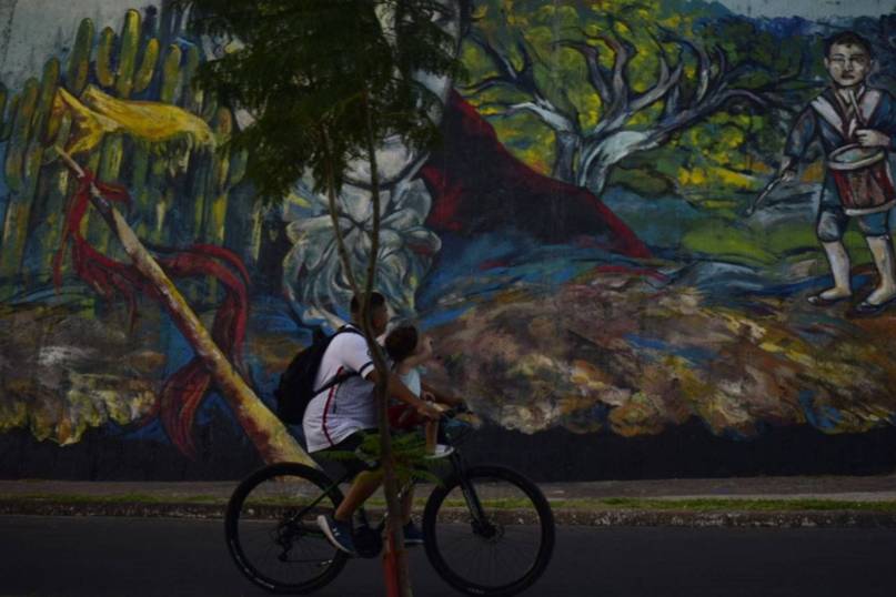 A lo largo de 325 metros, finalizó la restauración del histórico mural de la Correntinidad