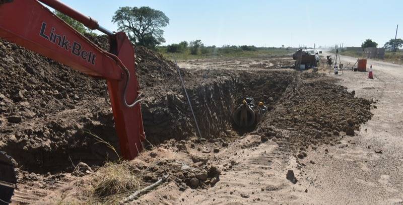 Avanzan las obras de desagüe y pavimentación en una importante avenida - Avanzan las obras de desagüe y pavimentación en una importante avenida