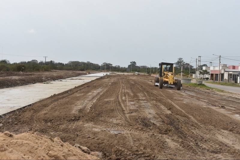 Avanzan las obras de desagüe y pavimentación en una importante avenida - Avanzan las obras de desagüe y pavimentación en una importante avenida