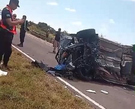 Corrientes: dos muertos tras el choque frontal entre dos vehículos- Corrientes: dos muertos tras el choque frontal entre dos vehículos