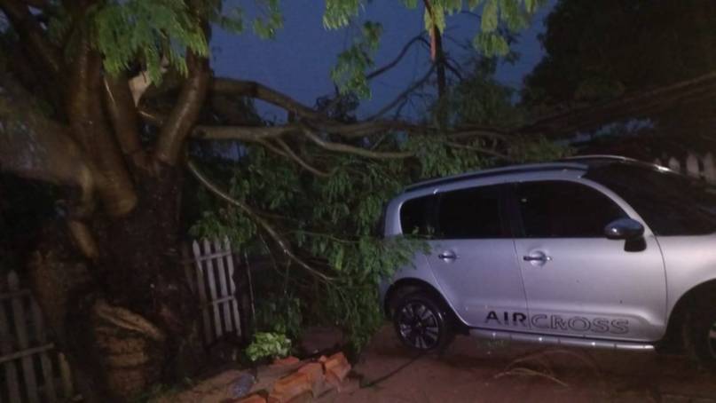 Temporal en Mburucuyá: la localidad sin energía eléctrica y con graves destrozos 