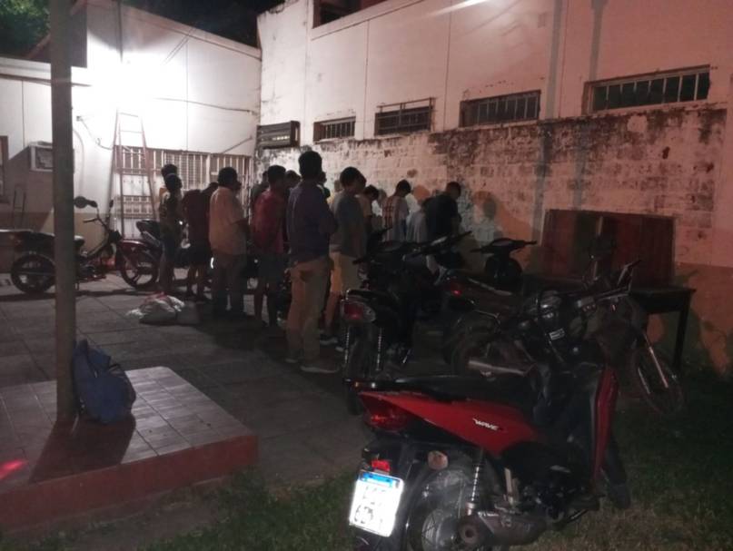 Más de 60 demorados en la segunda noche del corso barrial de Corrientes