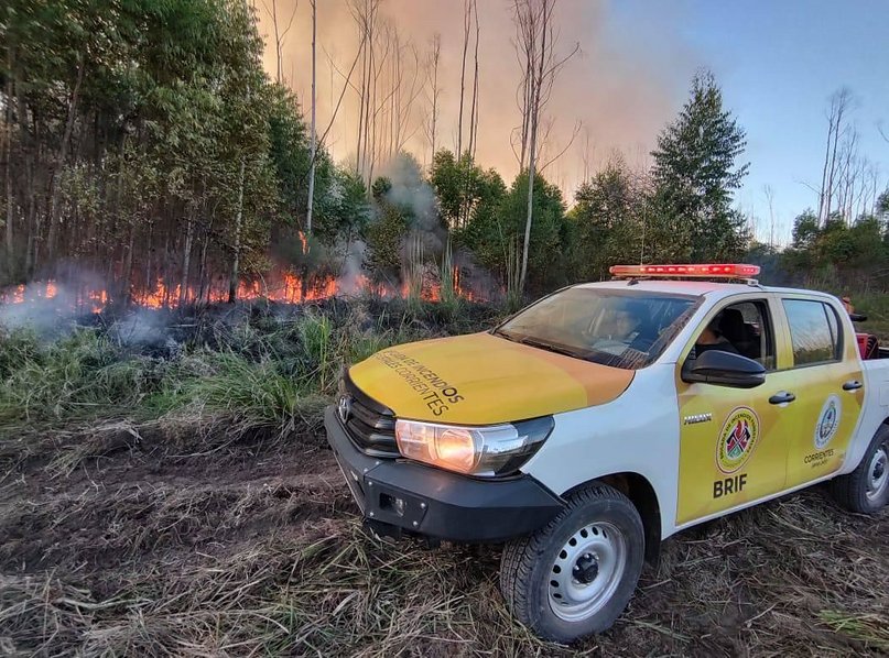 Corrientes tiene dos focos de incendio activos: las impactantes imágenes