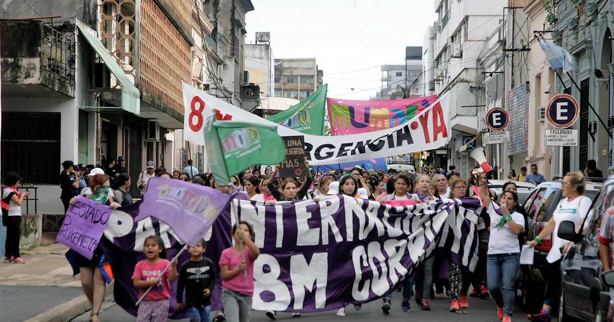 Masiva marcha por la igualdad de derechos y por violencia de género ...