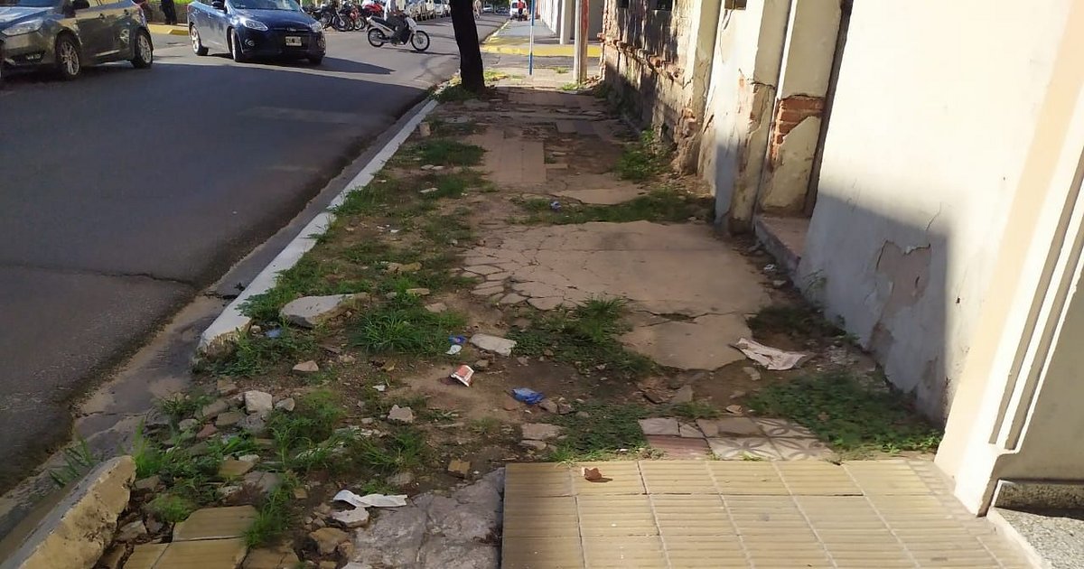 Quejas de los vecinos por el estado de las veredas y por una rampa mal ...