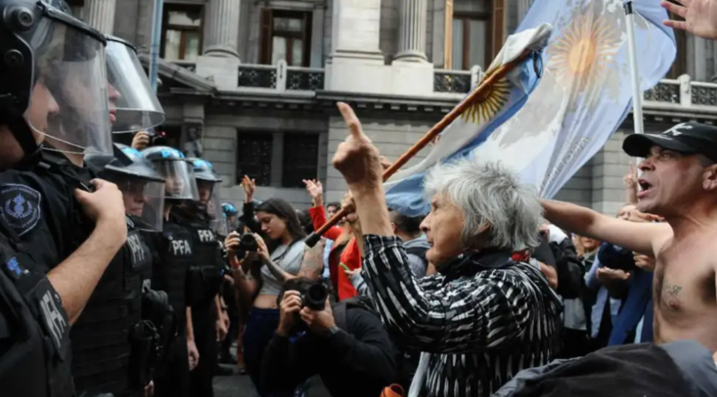 La marcha por los jubilados dejó un saldo de 124 detenidos y 46 heridos 