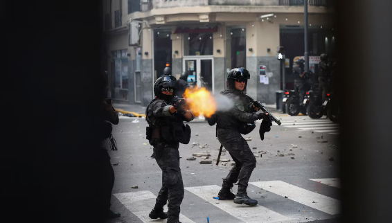 La marcha por los jubilados dejó un saldo de 124 detenidos y 46 heridos 