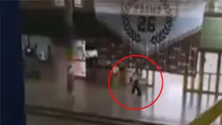 “Yo salí corriendo sin mirar atrás”: el relato del ataque en una escuela de Santa Fe “Yo salí corriendo sin mirar atrás”: el relato del ataque en una escuela de Santa Fe