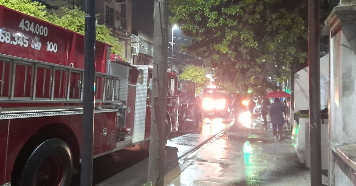 Video: se prendió fuego el departamento de un edificio en pleno centro ...