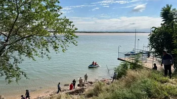 Buscan a un joven que estaba pescando y desapareció en el río Paraná