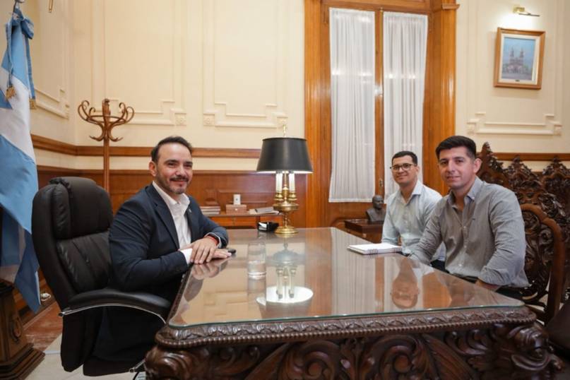 Valdés se reunió con intendentes: “El crecimiento debe llegar a todo Corrientes”