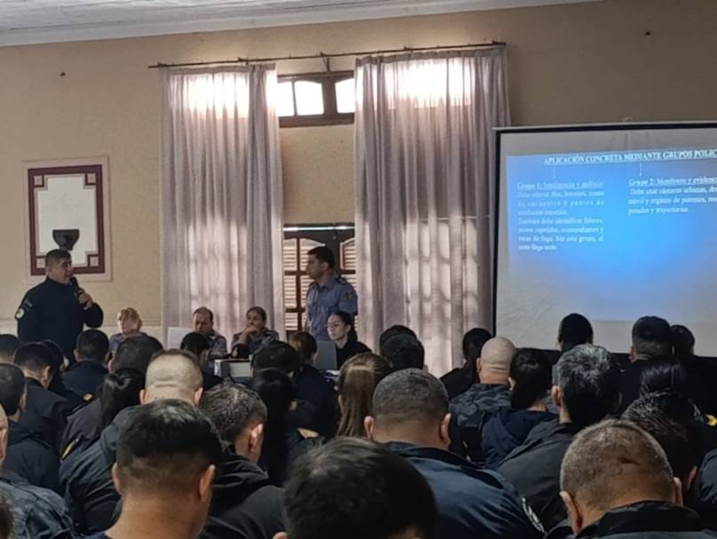 Stunts y seguidores: capacitaron a cientos de policías para frenar a las motos sin control