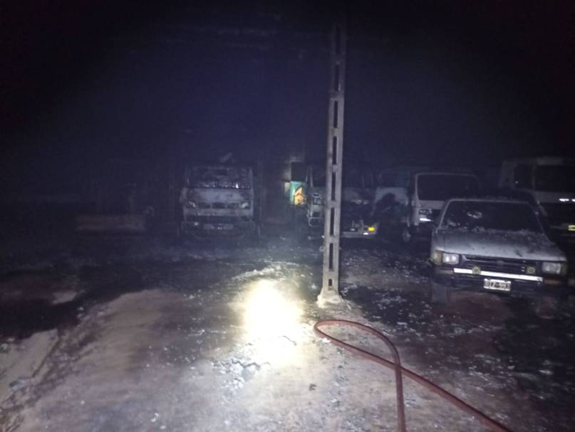 Corrientes: bomberos sofocaron un incendio en un depósito de vehículos