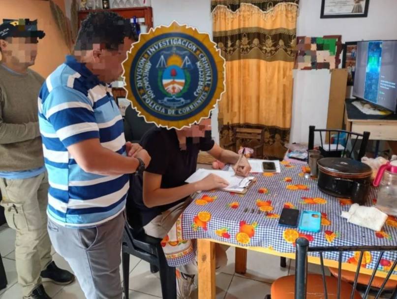 La rectora de un colegio denunció intimidaciones, allanaron a un alumno y encontraron la réplica de un arma