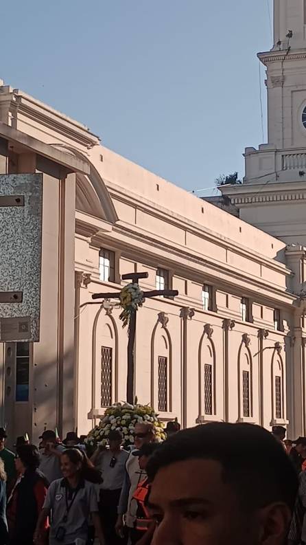 Más de 6200 correntinos llenaron de colores las calles por la Cruz de los Milagros