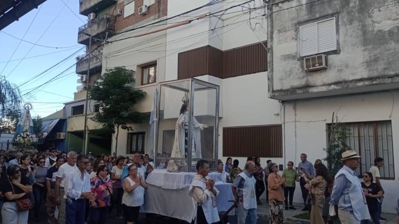 Más de 6200 correntinos llenaron de colores las calles por la Cruz de los Milagros