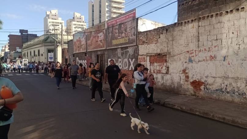 Más de 6200 correntinos llenaron de colores las calles por la Cruz de los Milagros