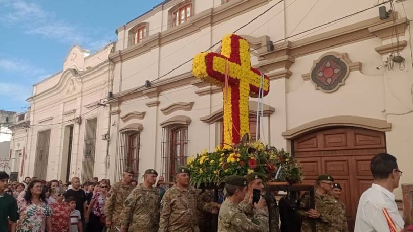 Más de 6200 correntinos llenaron de colores las calles por la Cruz de los Milagros - Más de 6200 correntinos llenaron de colores las calles por la Cruz de los Milagros
