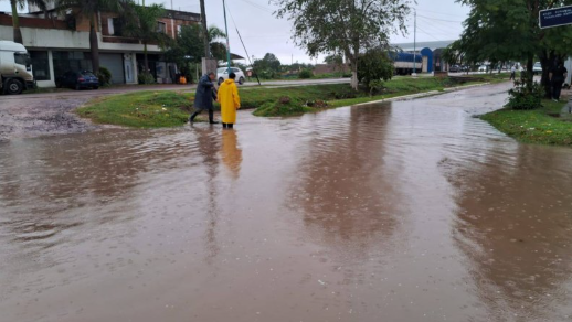  Emergencia hídrica en Santa Lucía: 20 familias afectadas por el desborde del río