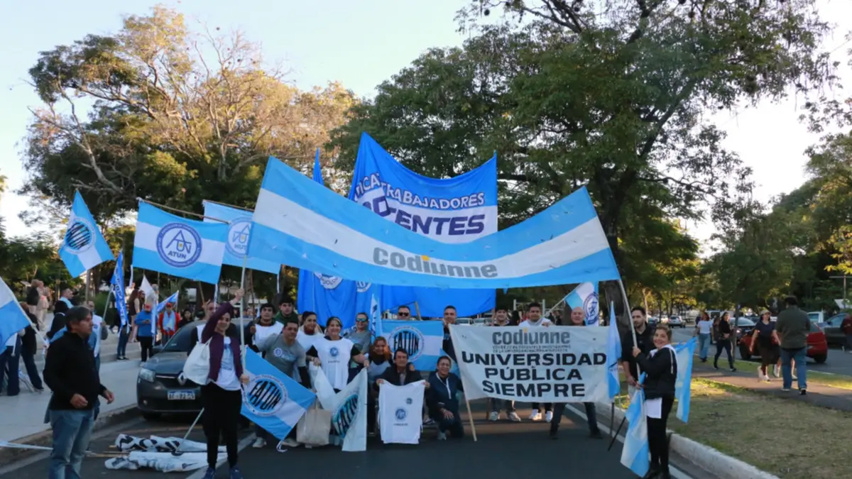 Los 10 puntos más importantes del documento leído en la Marcha Universitaria en Corrientes Los 10 puntos más importantes del documento leído en la Marcha Universitaria en Corrientes