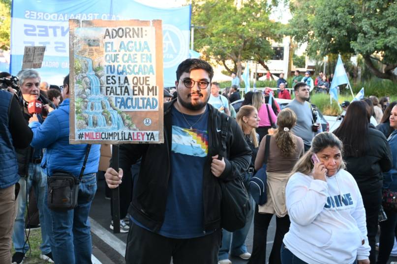 Los 10 puntos más importantes del documento leído en la Marcha Universitaria en Corrientes- Los 10 puntos más importantes del documento leído en la Marcha Universitaria en Corrientes