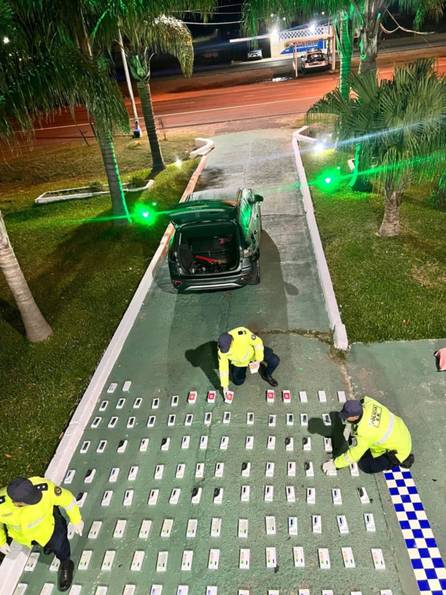 Dos correntinos llevaban una carga ilegal de celulares por $80 millones en un auto
