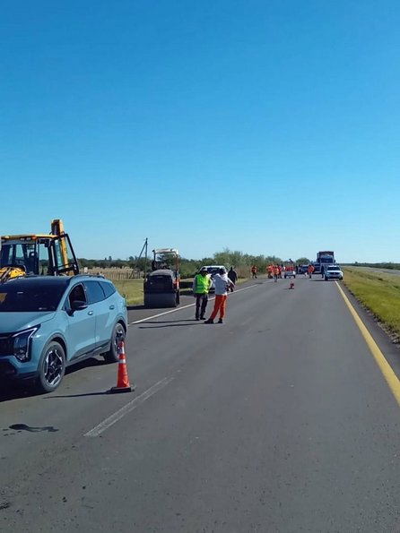 Un camión atropelló a un operario en la Ruta 14 y se dio a la fuga en Corrientes- Un camión atropelló a un operario en la Ruta 14 y se dio a la fuga en Corrientes