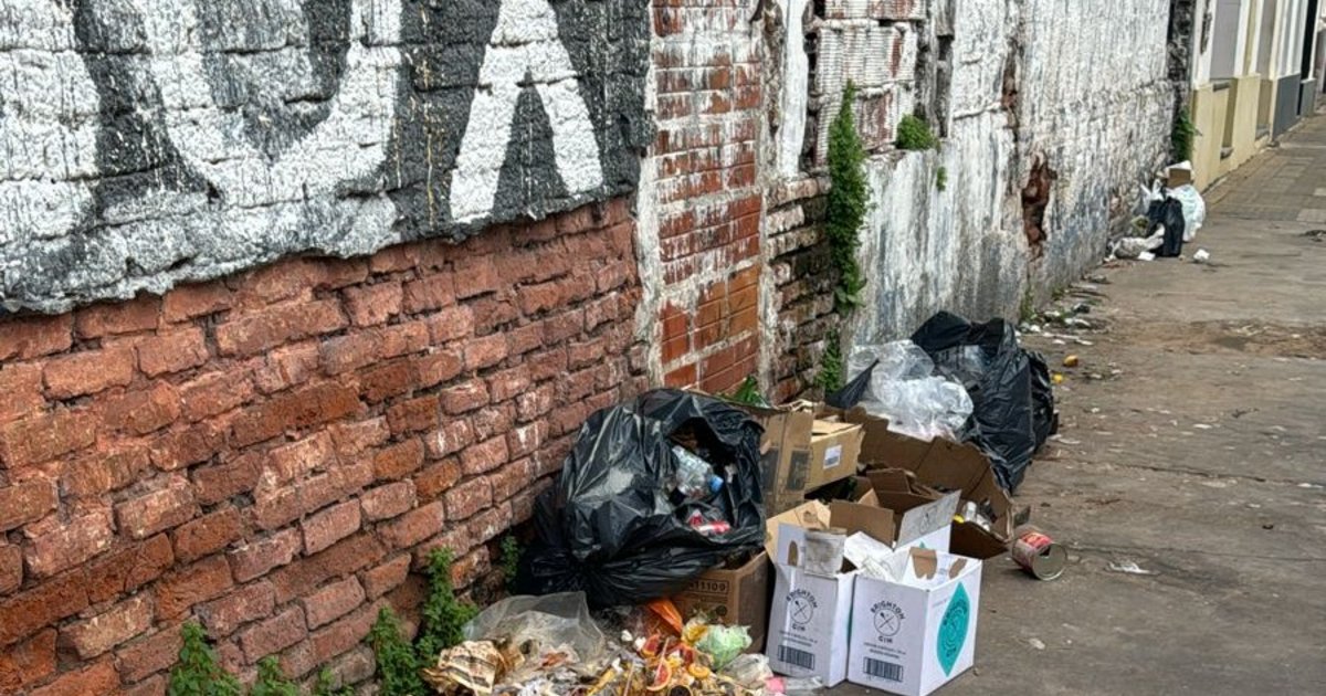 Algunas veredas de la ciudad amanecieron con basura | El Litoral