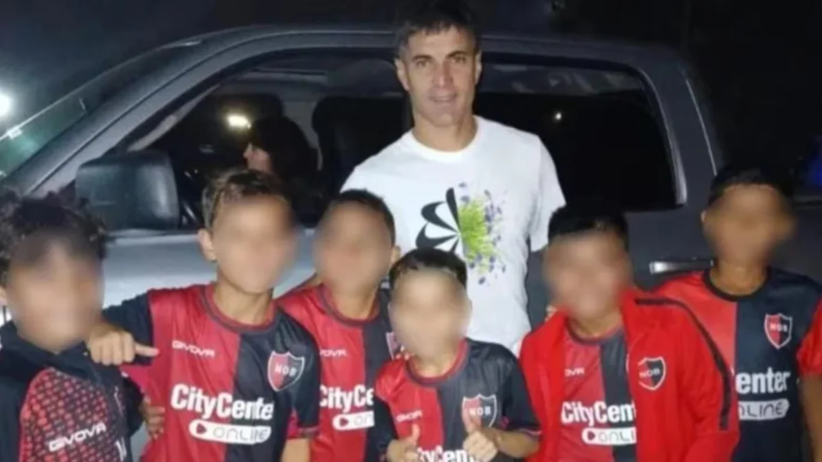 Escándalo: Newell’s sancionó a nenes de 9 años por sacarse una foto con un jugador de Central