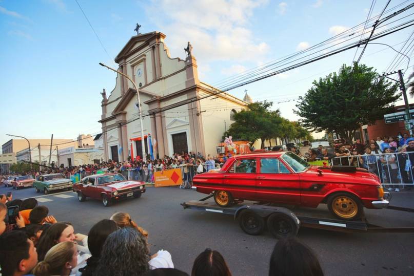 imagen-99310 EN BELLA VISTA, VALDÉS ENCABEZÓ UN DESFILE CÍVICO MILITAR POR SU ANIVERSARIO