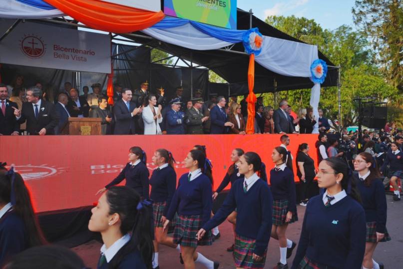 imagen-99309 EN BELLA VISTA, VALDÉS ENCABEZÓ UN DESFILE CÍVICO MILITAR POR SU ANIVERSARIO