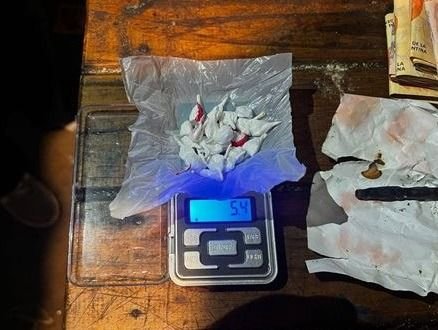 Pareja detenida al desarticular un kiosco narco con droga, y objetos por $770 mil- Pareja detenida al desarticular un kiosco narco con droga, y objetos por $770 mil