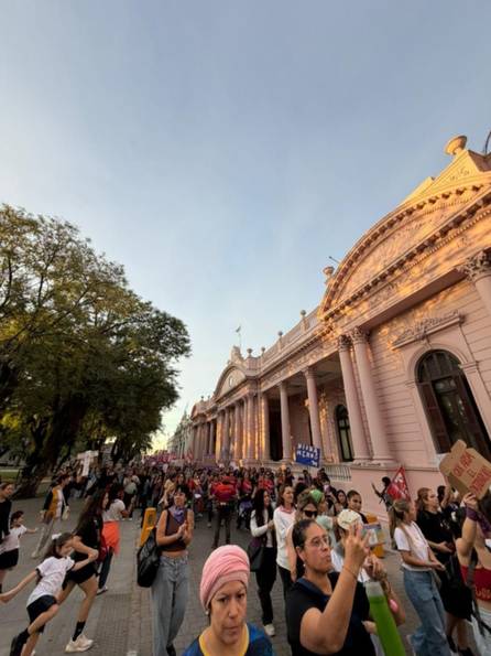 A 11 años del Ni Una Menos, Corrientes marchó para pedir justicia por femicidios 