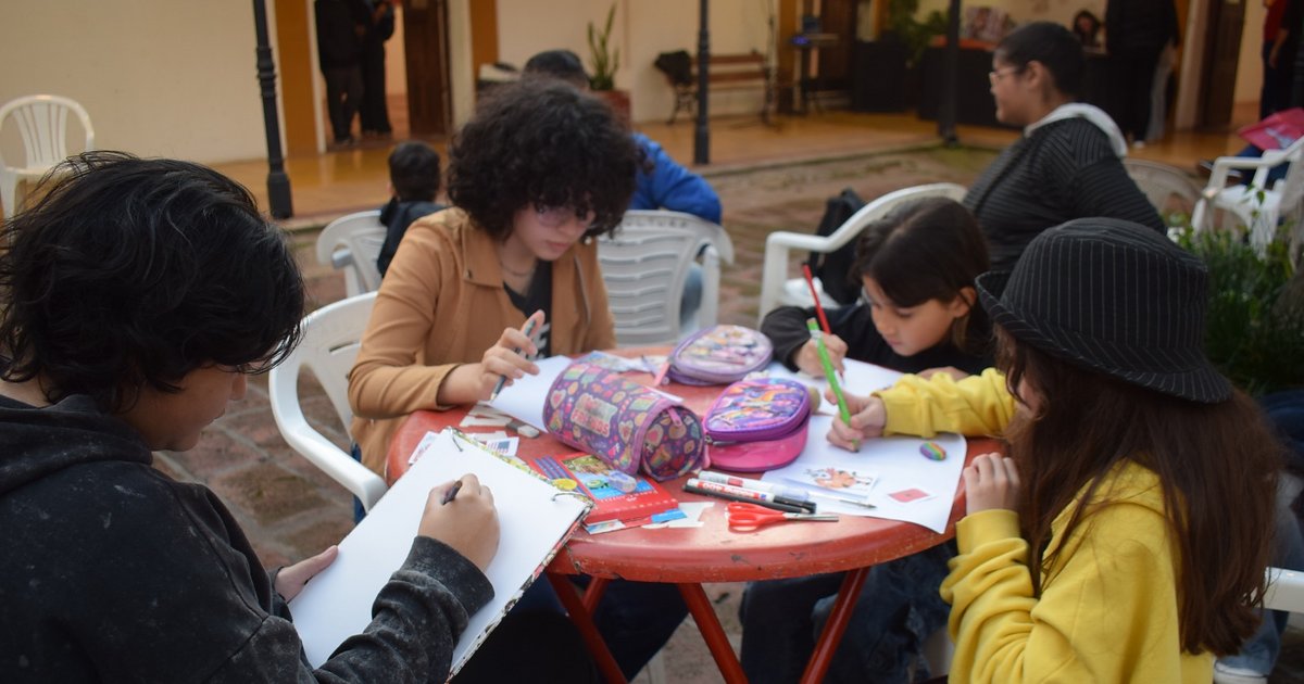 El patio de la Casa de la Cultura de Goya se transformó en el multiverso del arte