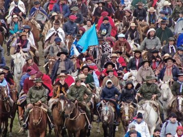 Una multitud de peregrinos y jinetes partieron hacia la Basílica de la Virgen de Itatí