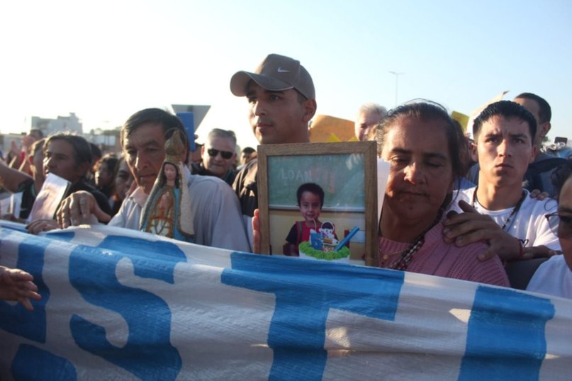 Los padres de Loan encabezan una multitudinaria marcha en la capital