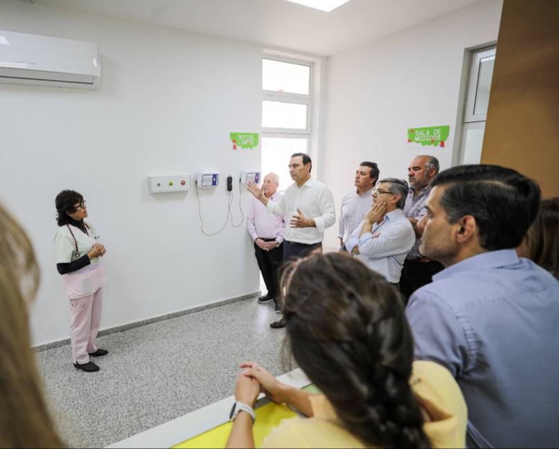 Valdés recorrió el avance de la obras en el Instituto Oncológico y del Hospital Pediátrico