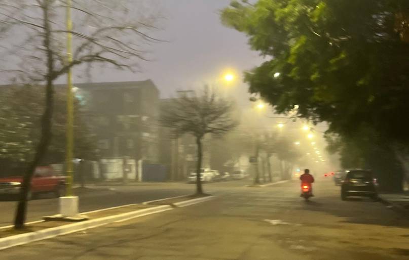 Baja visibilidad: Corrientes amaneció cubierta de niebla 