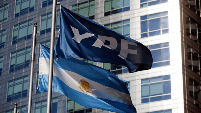 1751453894925 EL GOBIERNO PIDIÓ SUSPENDER EL FALLO QUE ORDENÓ TRANSFERIR LAS ACCIONES DE YPF