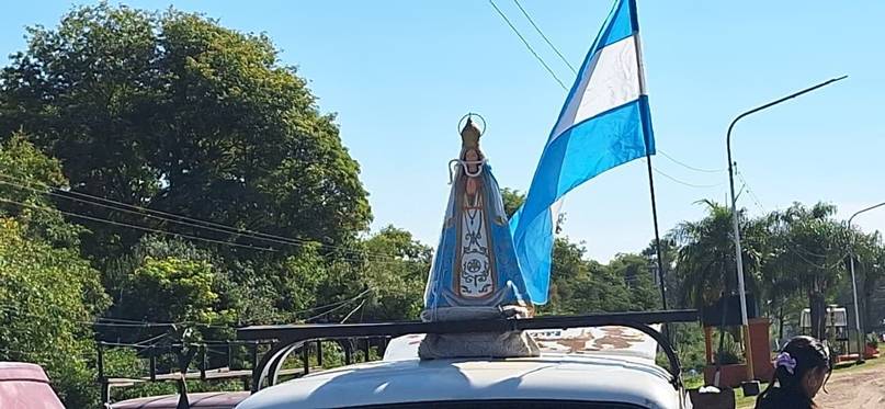 A caballo, carretas, bici y a pie, se trasladan los fieles a la Basílica de Itatí 