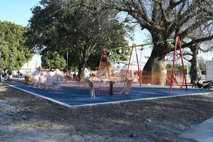 Así avanzan las obras en una plaza a metros de Costanera de Corrientes- Así avanzan las obras en una plaza a metros de Costanera de Corrientes