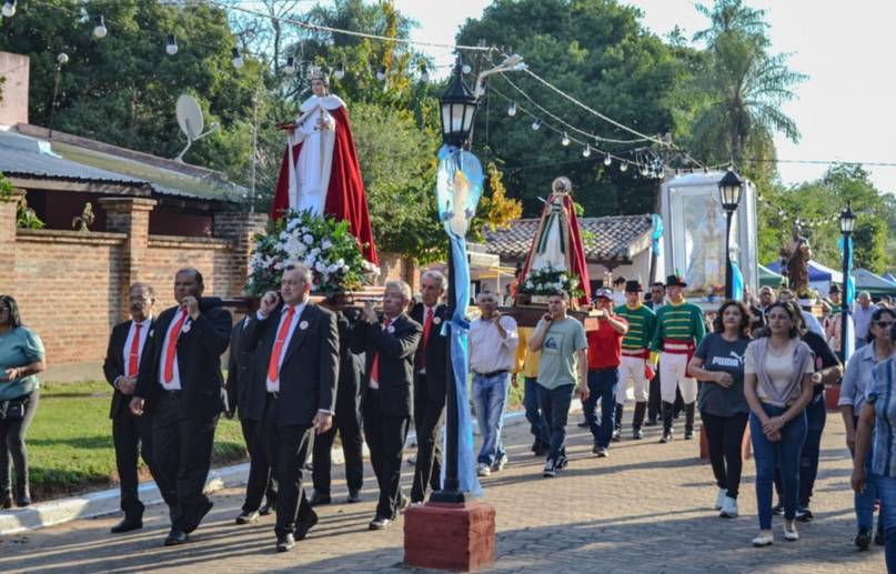 Santa Ana celebra a su patrona con misa, procesión y alistan un desfile de jinetes