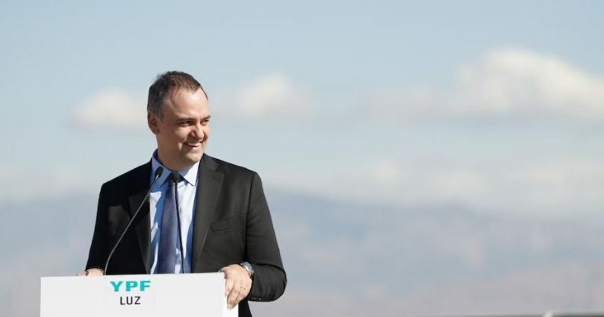 Manuel Adorni presentó su renuncia al directorio de YPF