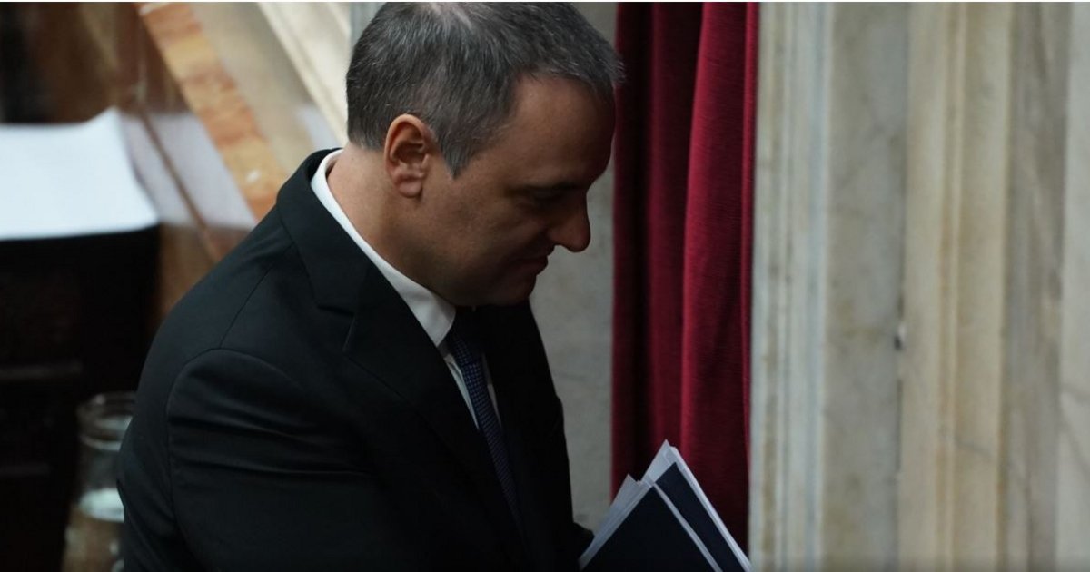 La Justicia le prohibió a Manuel Adorni salir del país