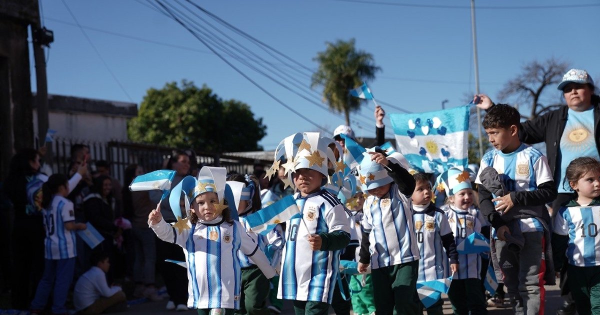 Los CDI municipales celebraron el Día de la Independencia con un desfile en Corrientes