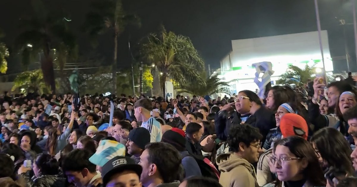 Una multitud celebró en Corrientes el pase de Argentina a las semifinales del Mundial