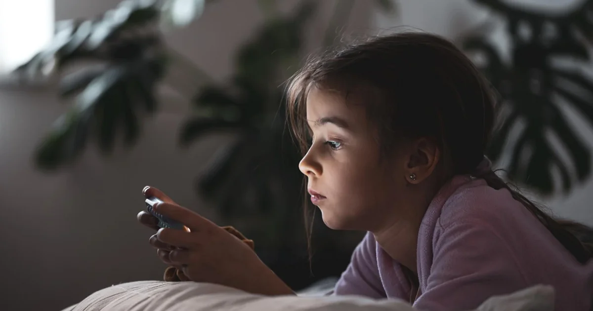 Con apenas 8 años, la mitad de los niños en Corrientes ya tiene celular propio